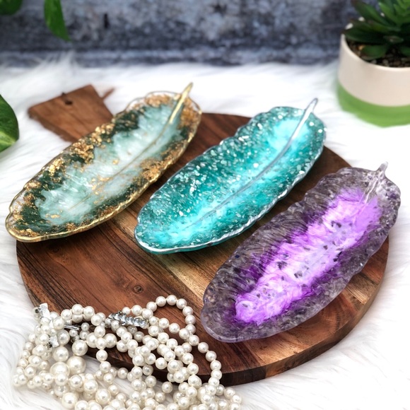 Feather Trinket Dish, Jewelry Holder Ring dish, gift, resin dish amethyst stones - Picture 4 of 5